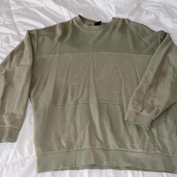 ASOS DESIGN oversized sweatshirt with cut and sew panel - Picture 2 of 6